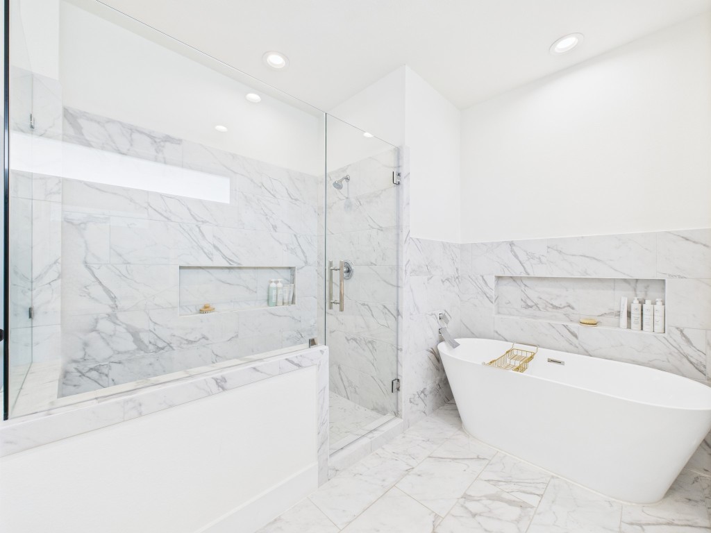 4306 Idaho Street Houston, TX 77021 - Photo 20 of 30 a bathroom with a bathtub and a sink
