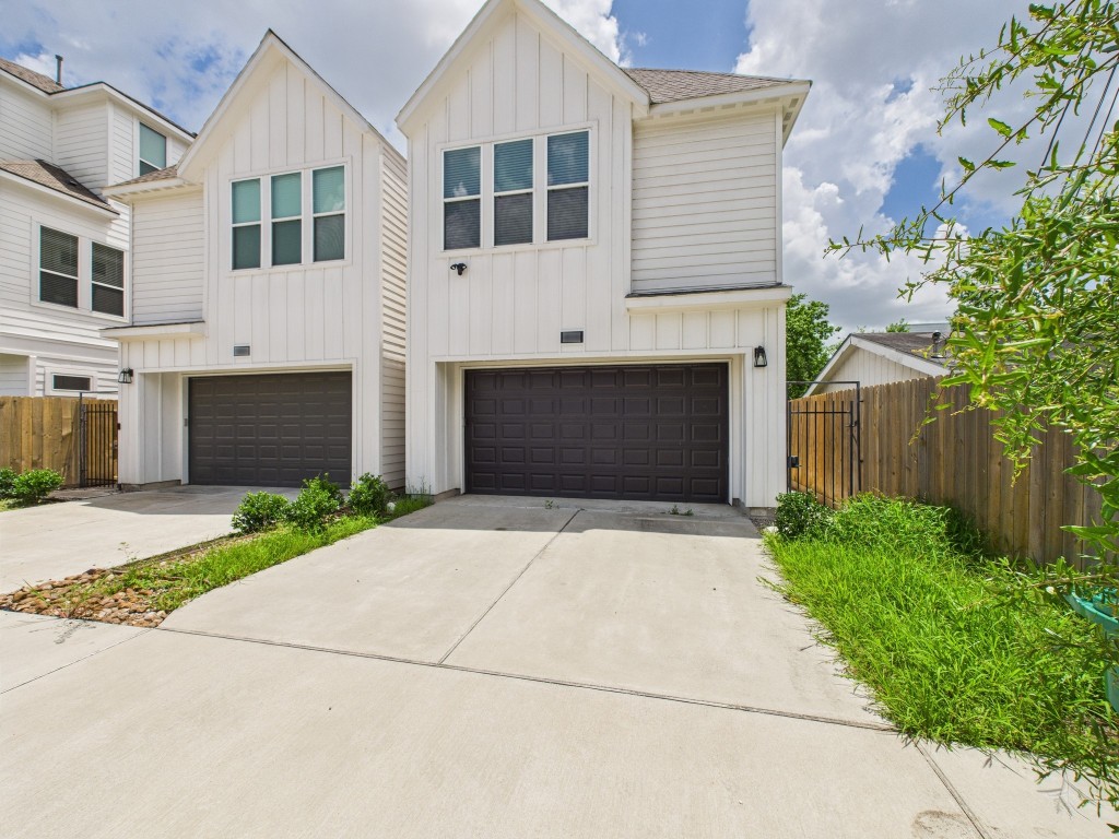 4306 Idaho Street Houston, TX 77021 - Photo 2 of 30 a front view of a house with a yard and garage