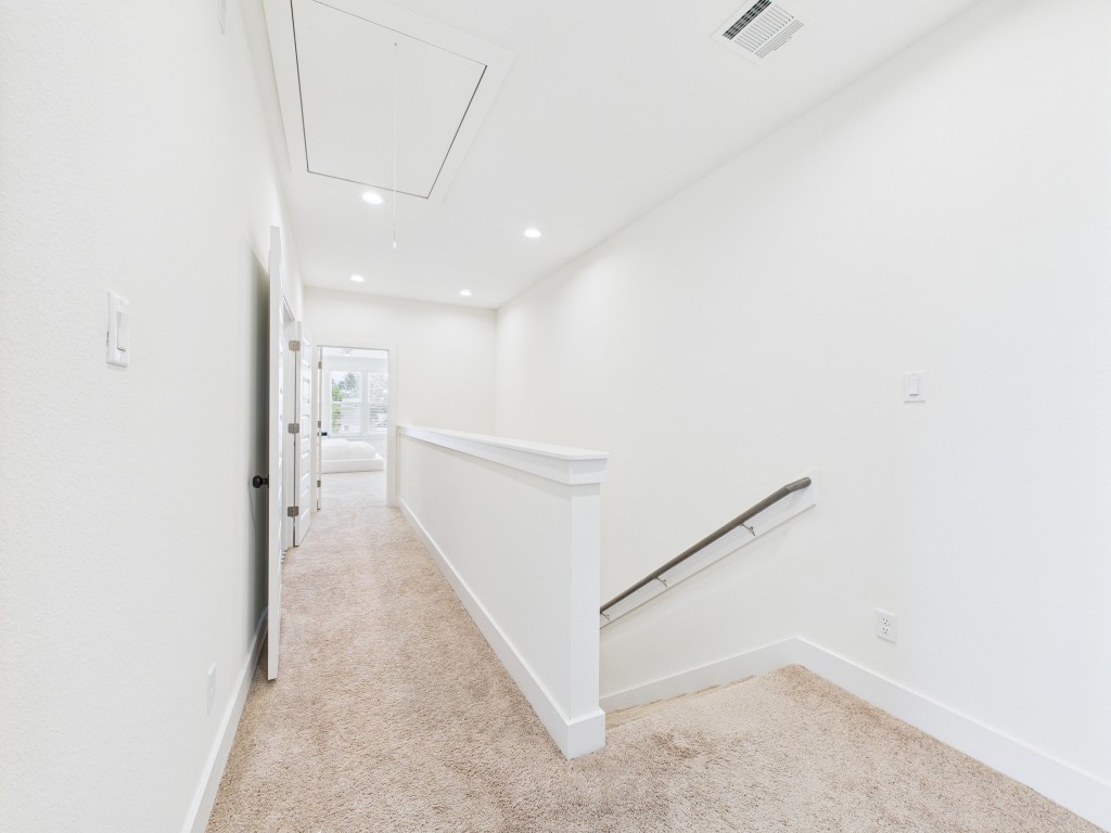 4306 Idaho Street Houston, TX 77021 - Photo 21 of 30 a view of a hallway with a white walls