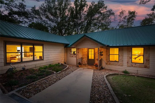 $925,000 | 560 Private Road, Edna, TX 77957