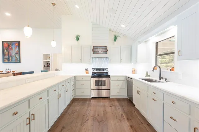 $925,000 | 560 Private Road, Edna, TX 77957