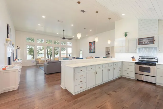 $925,000 | 560 Private Road, Edna, TX 77957