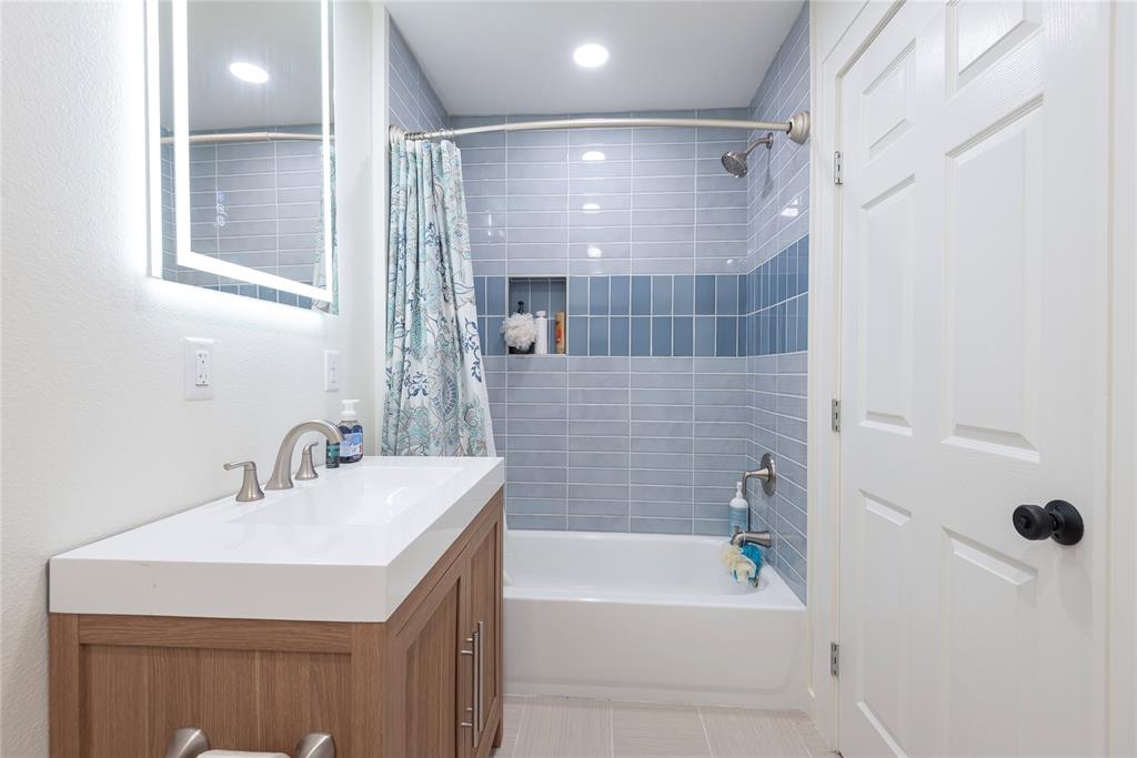 560 Private Road Edna, TX 77957 - Photo 30 of 40 2nd full bath.