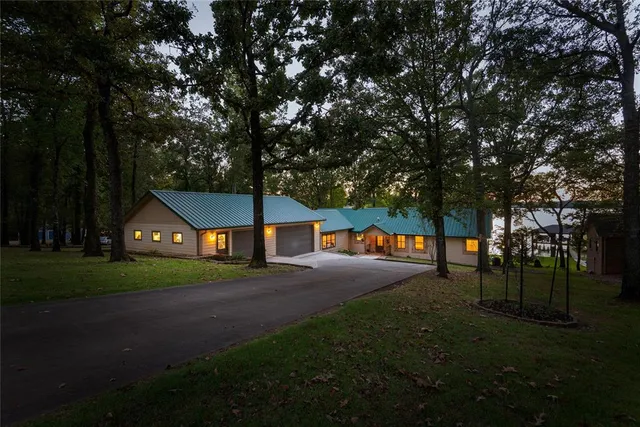 $925,000 | 560 Private Road, Edna, TX 77957