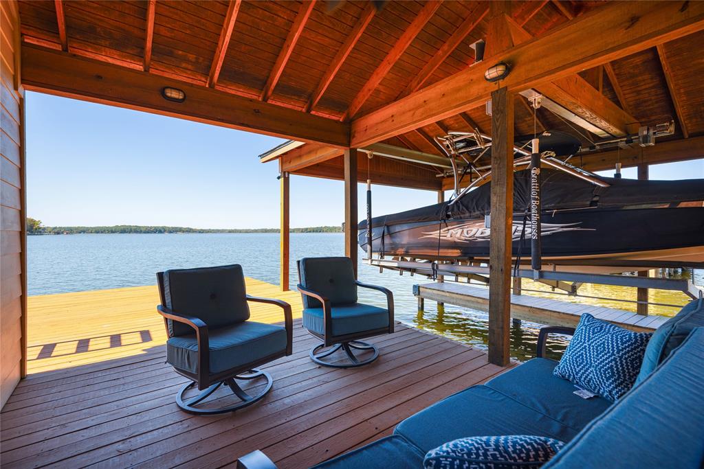 560 Private Road Edna, TX 77957 - Photo 7 of 40 Power lift with elevated clearance.