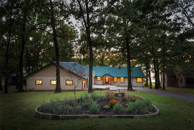 $925,000 | 560 Private Road, Edna, TX 77957