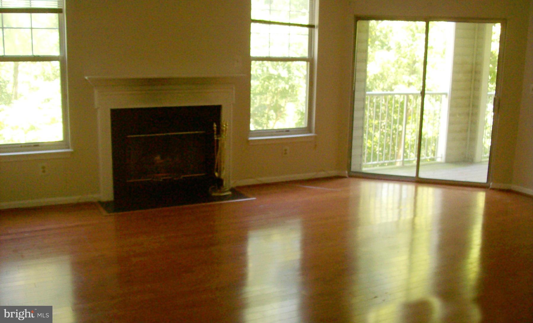 7208 Bogley Road, Unit 203 Baltimore, MD 21244 - Photo 3 of 19 Living Room