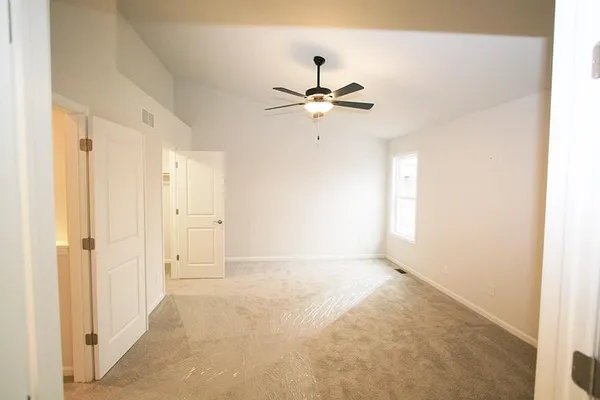 a view of empty room with a ceiling fan