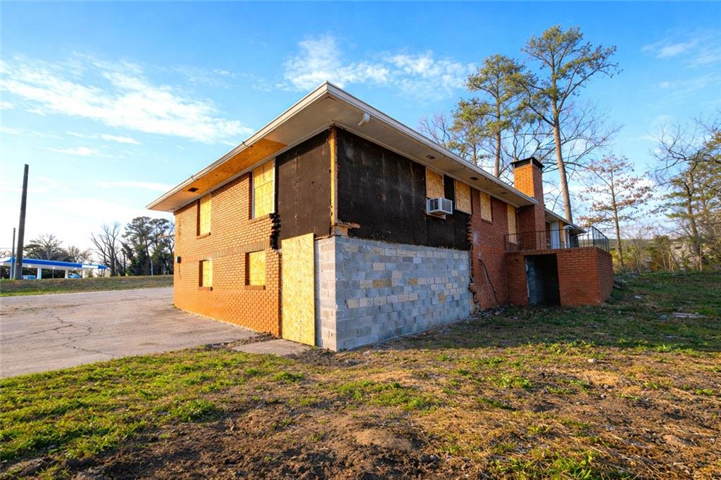 5195 Austell Road Austell, GA 30106 - Photo 2 of 34 a view of a house with a yard
