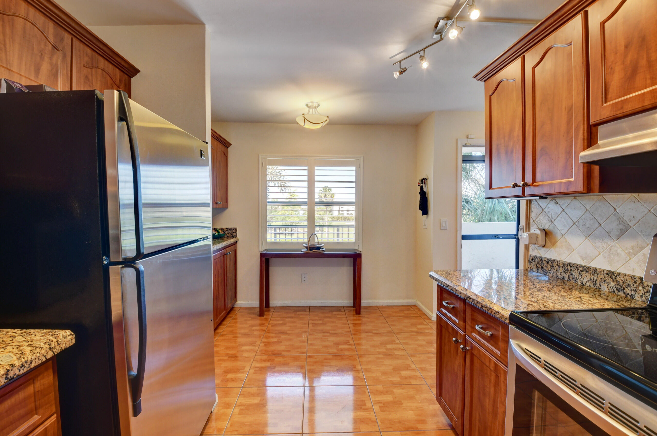 9260 Southwest 14th Street, Unit 2302 Boca Raton, FL 33428 - Photo 4 of 61 Kitchen