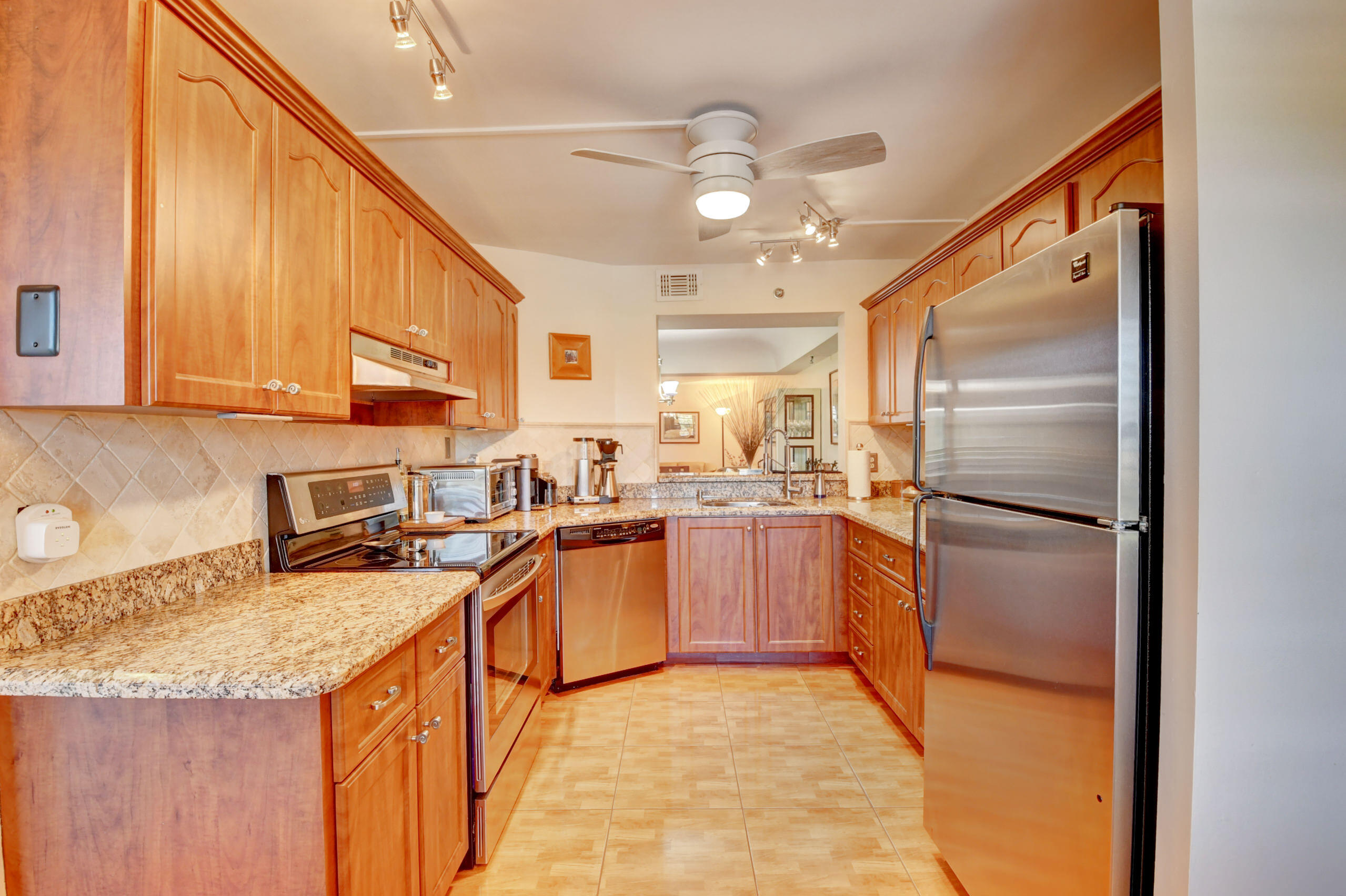 9260 Southwest 14th Street, Unit 2302 Boca Raton, FL 33428 - Photo 5 of 61 Kitchen