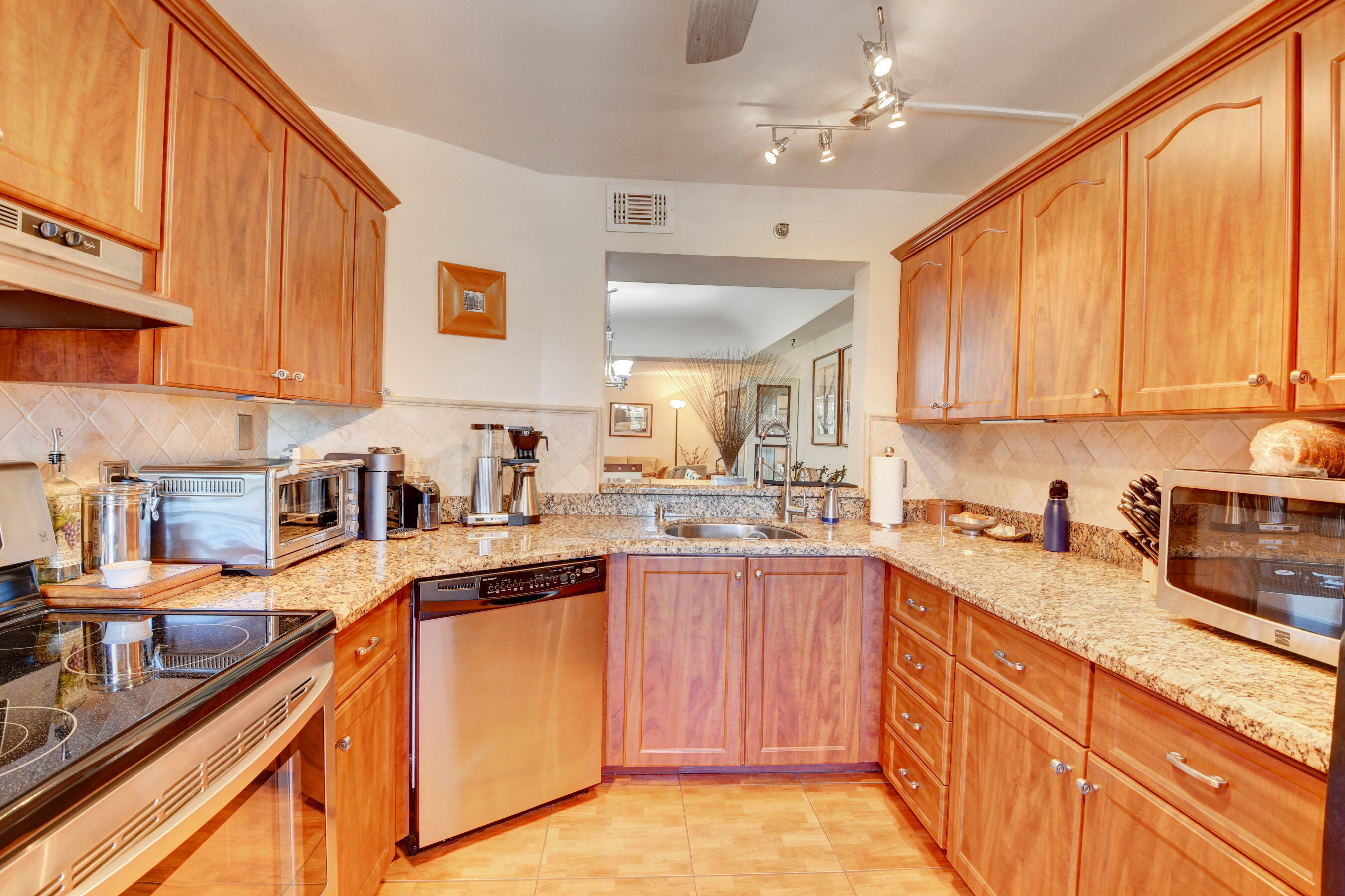 9260 Southwest 14th Street, Unit 2302 Boca Raton, FL 33428 - Photo 8 of 61 kitchen