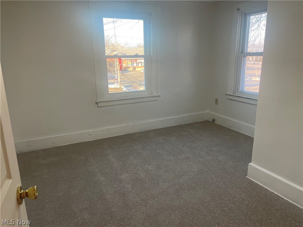 958 East Wilbeth Road, Unit UPPR Akron, OH 44306 - Photo 8 of 12 Living Area