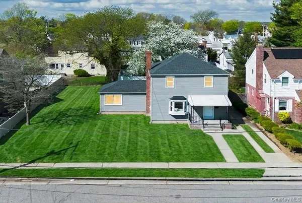 $699,999 | 59 Broadfield Road, Hempstead, NY 11550