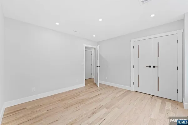 $950,000 | 132 North 17th Street, East Orange, NJ 07017