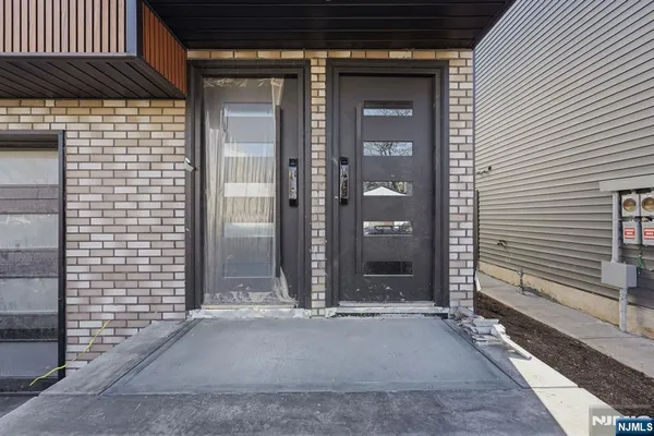 $950,000 | 132 North 17th Street, East Orange, NJ 07017