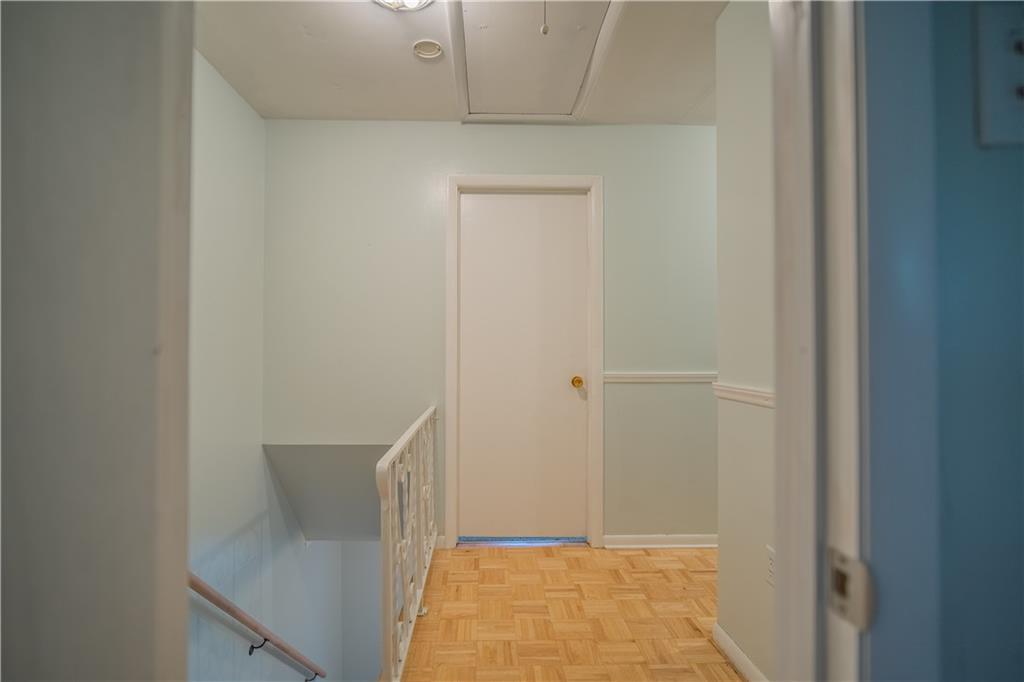 565 Jefferson Street Rochester, PA 15074 - Photo 10 of 12 a view of room