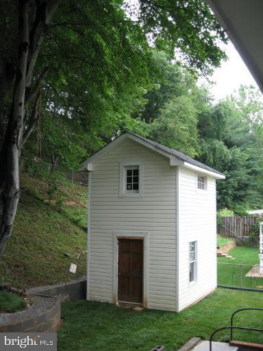 13812 Gilbert Road Woodbridge, VA 22193 - Photo 4 of 7 Gallery Image 4