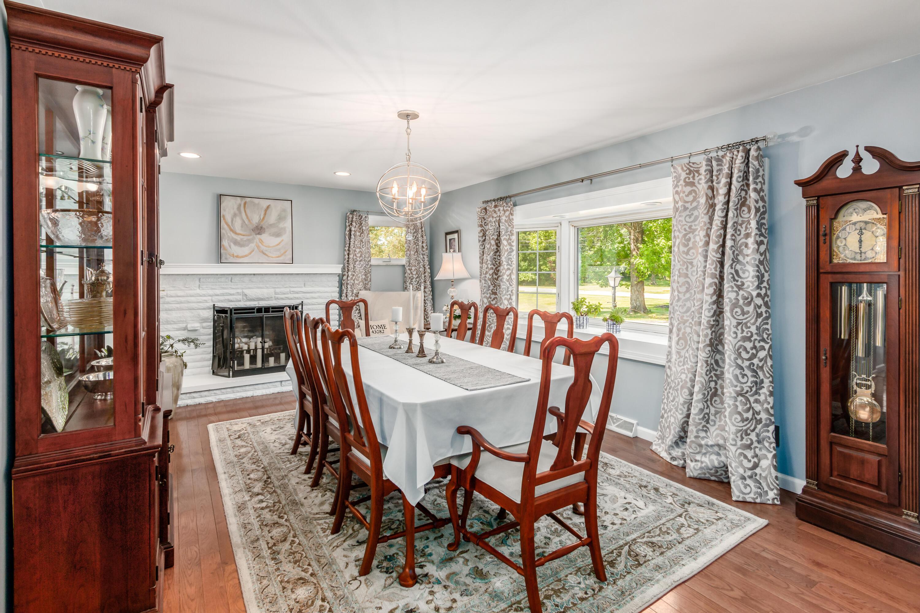 5165 Tussic St Road Westerville, OH 43082 - Photo 5 of 62 Front room can be formal dining or a great sirtting room.