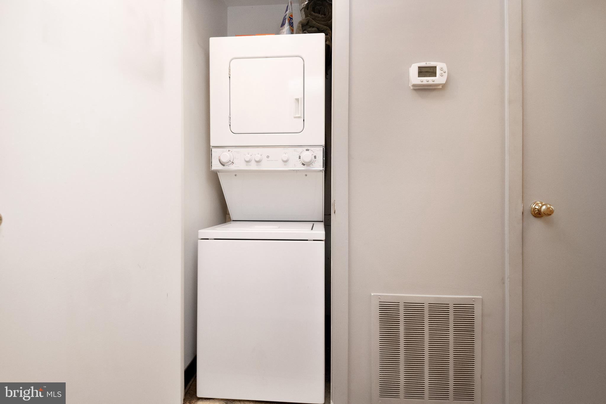 20 West Hill Street, Unit R9 Baltimore, MD 21230 - Photo 29 of 35 In unit washer and dryer