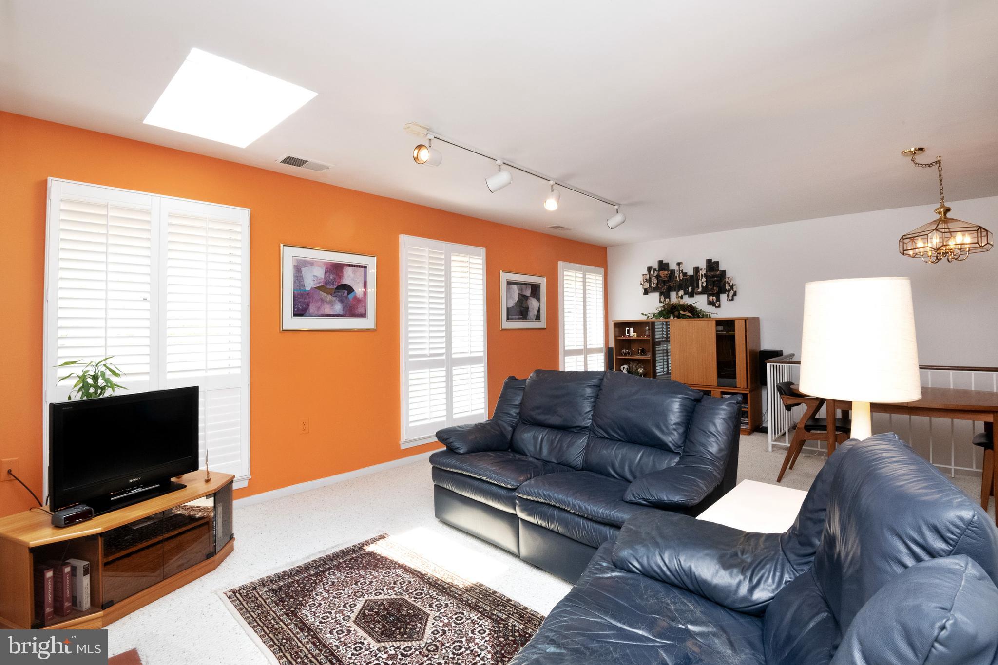 20 West Hill Street, Unit R9 Baltimore, MD 21230 - Photo 6 of 35 Large living room