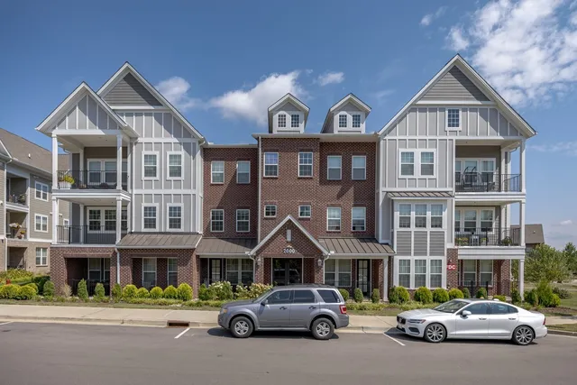 $2,200 | 2000 Shadow Green Drive, Unit H203, Franklin, TN 37064