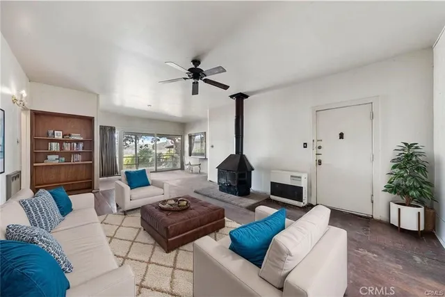 a view of a livingroom with furniture and a ceiling fan
