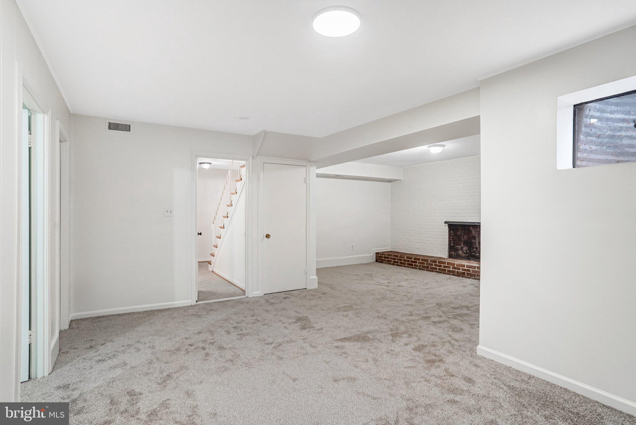 9752 Cardinal Road Fairfax, VA 22030 - Photo 28 of 37 a view of a big room with a stove