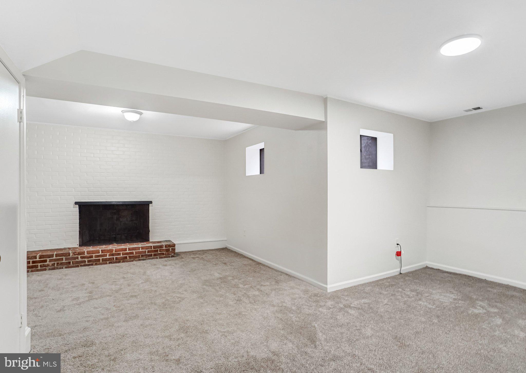 9752 Cardinal Road Fairfax, VA 22030 - Photo 29 of 37 a view of an empty room