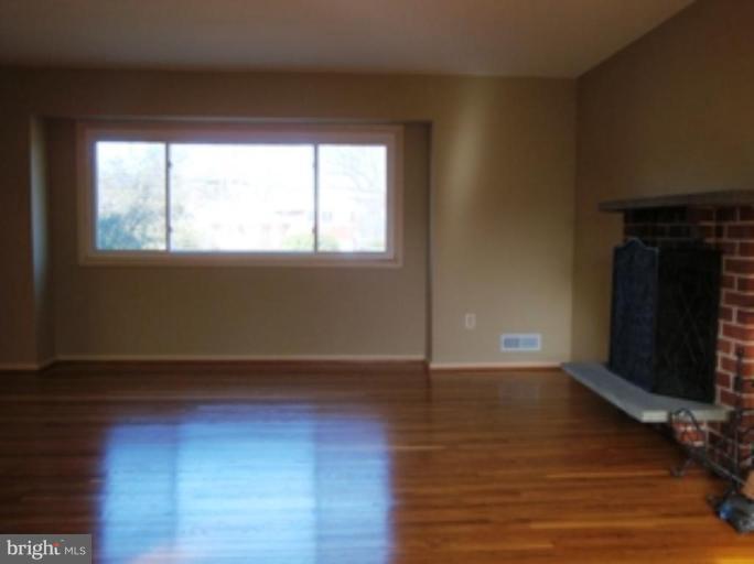 3807 Towanda Road Alexandria, VA 22303 - Photo 1 of 30 Living Room #2