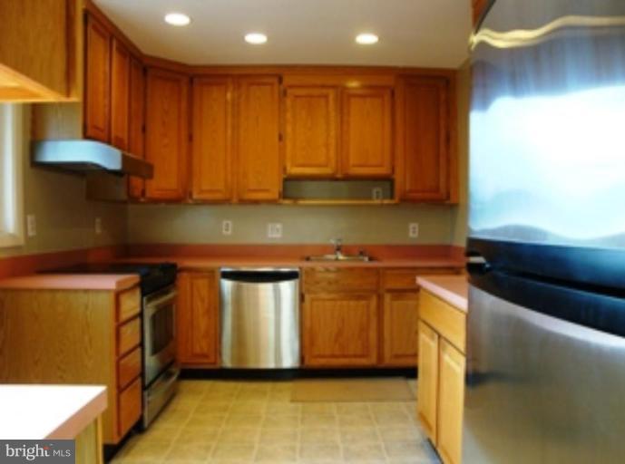 3807 Towanda Road Alexandria, VA 22303 - Photo 12 of 30 Kitchen