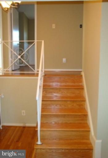 3807 Towanda Road Alexandria, VA 22303 - Photo 3 of 30 Staircase