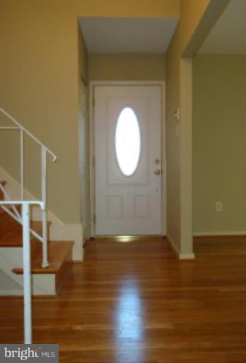 3807 Towanda Road Alexandria, VA 22303 - Photo 9 of 30 Entrance / Foyer
