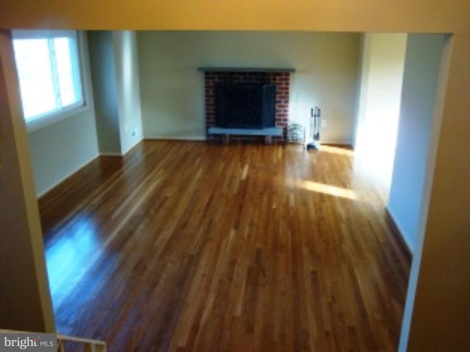 3807 Towanda Road Alexandria, VA 22303 - Photo 10 of 30 Living Room