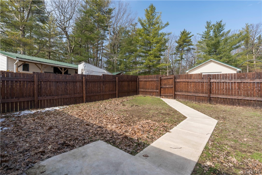 560 West Shore Road Hammond, NY 13646 - Photo 10 of 40