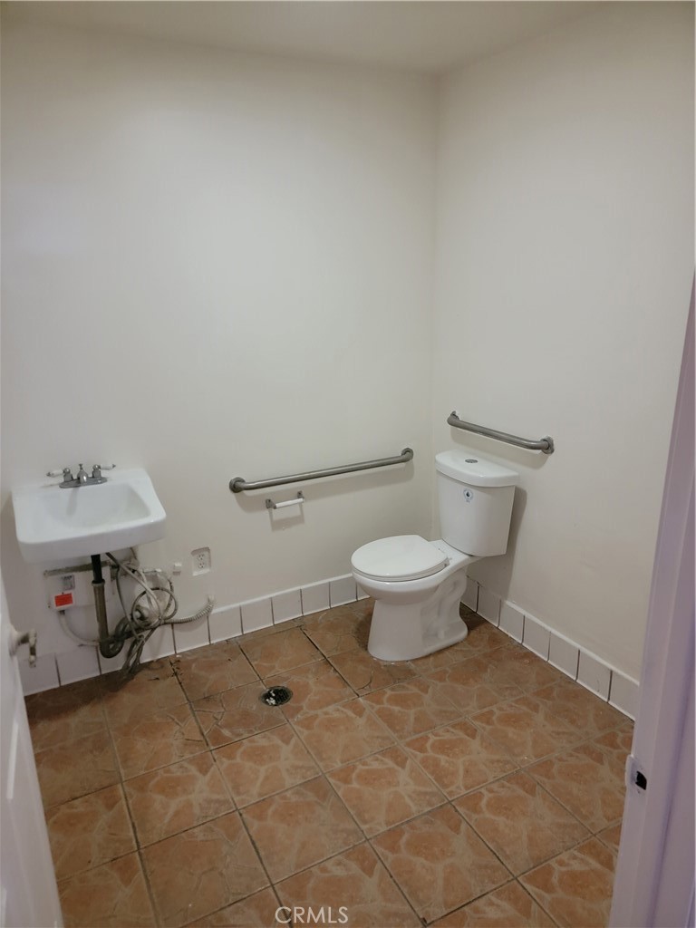 1702 North Long Beach Boulevard Compton, CA 90221 - Photo 8 of 9