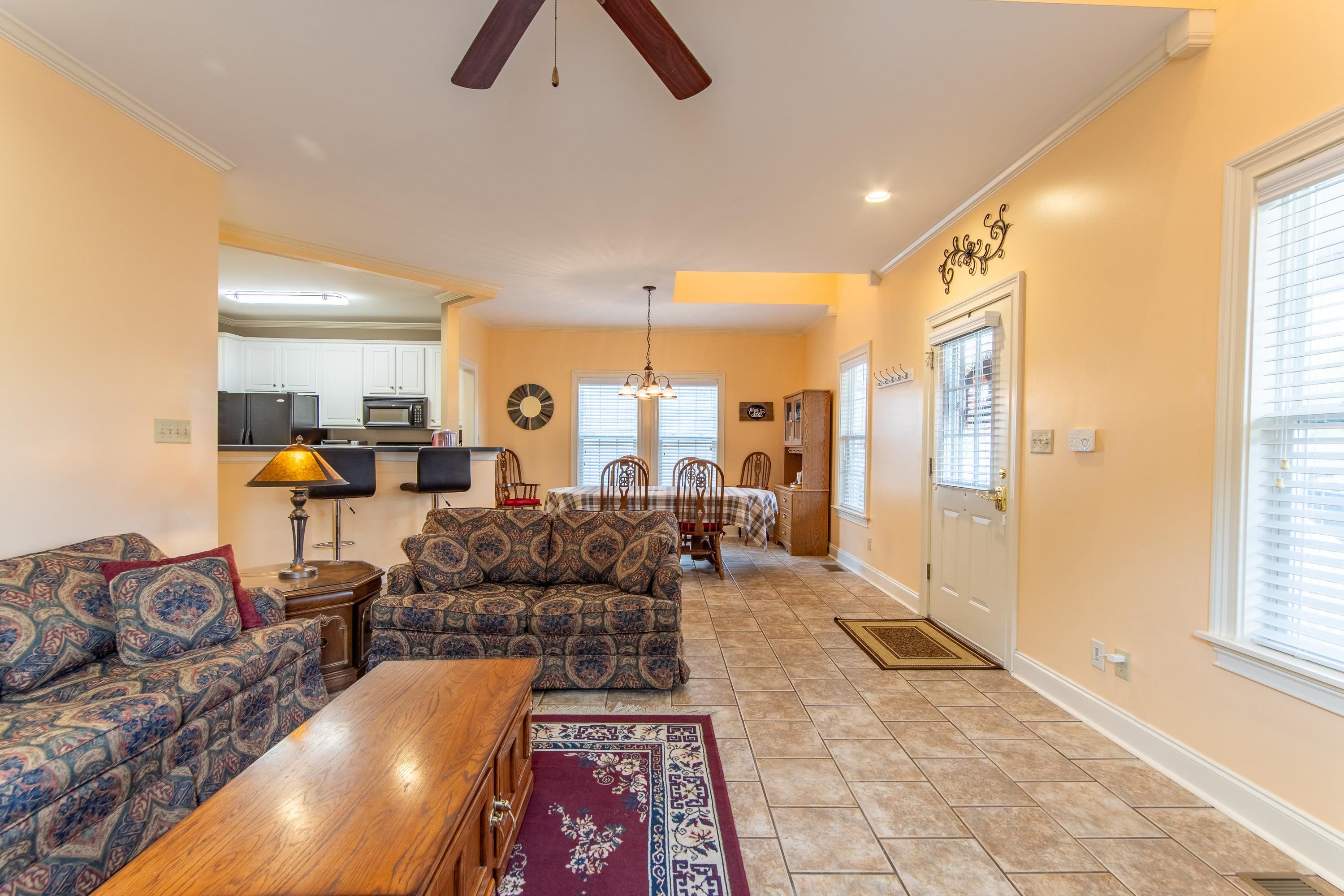 18 Mountain View Iuka, MS 38852 - Photo 10 of 40 a living room with furniture and a large window