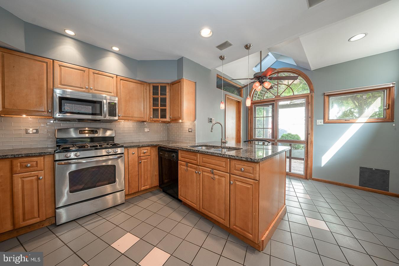 1229 Wharton Street Philadelphia, PA 19147 - Photo 15 of 46