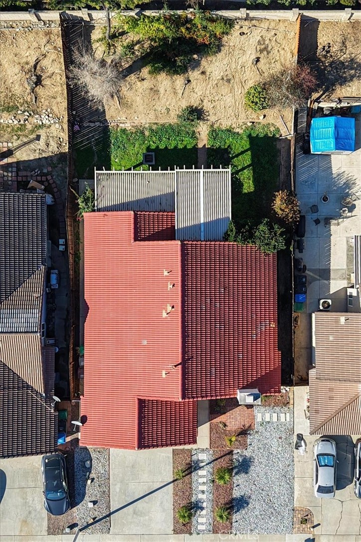 39739 Old Carriage Road Murrieta, CA 92563 - Photo 31 of 31 a front view of a house with a yard