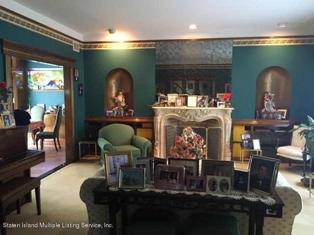 93 Romer Road Staten Island, NY 10304 - Photo 6 of 15 93 Romer Livingroom