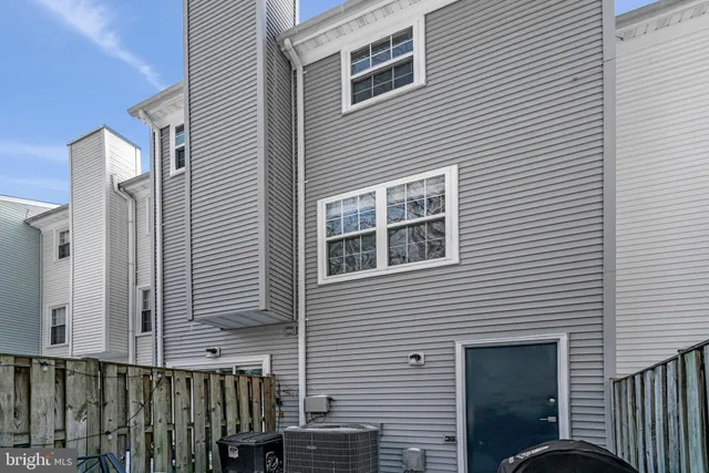 $450,000 | 6064 Old Landing Way, Burke, VA 22015