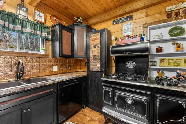 $474,900 | 6940 Lumberjack Trail, Oakland, WI 54830