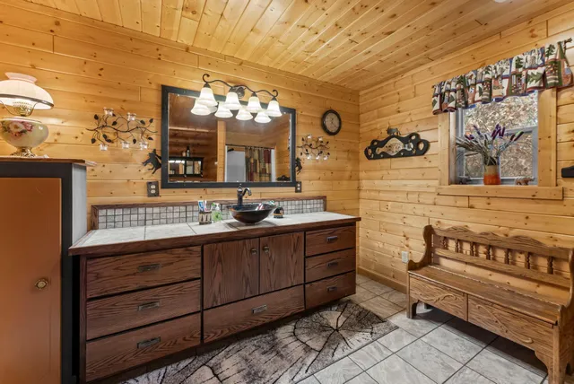 $474,900 | 6940 Lumberjack Trail, Oakland, WI 54830