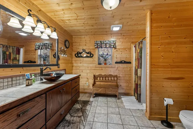 $474,900 | 6940 Lumberjack Trail, Oakland, WI 54830