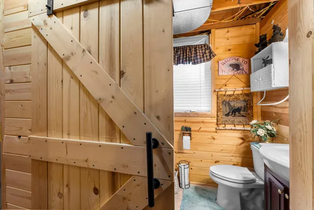 $474,900 | 6940 Lumberjack Trail, Oakland, WI 54830