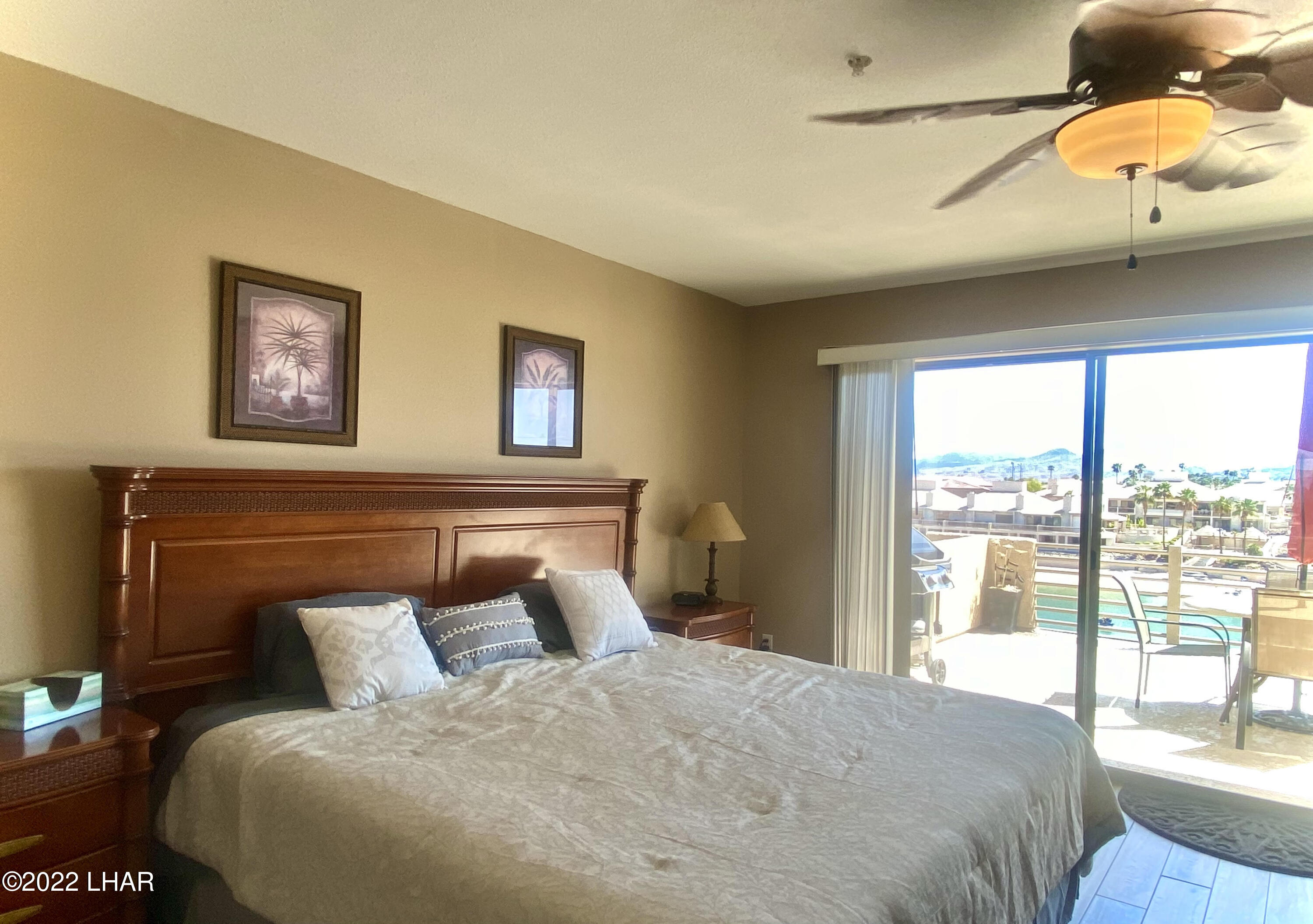 94 London Bridge Road, Unit 507 Lake Havasu City, AZ 86403 - Photo 11 of 13 a bedroom with a large bed and a large window