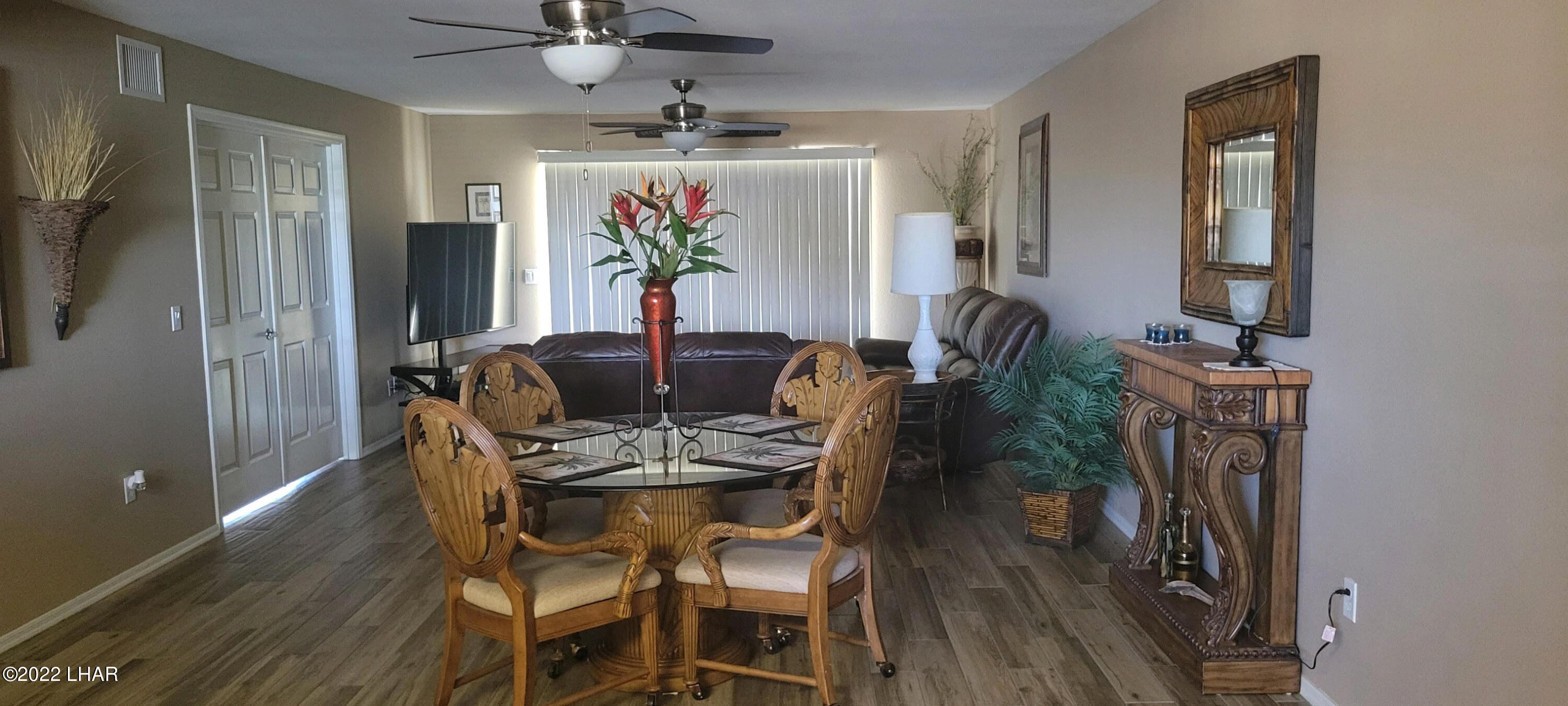 94 London Bridge Road, Unit 507 Lake Havasu City, AZ 86403 - Photo 7 of 13 a dining room with furniture and window