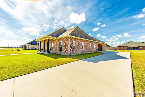 $338,500 | 108 Rue Stephen Michael, Schriever, LA 70395
