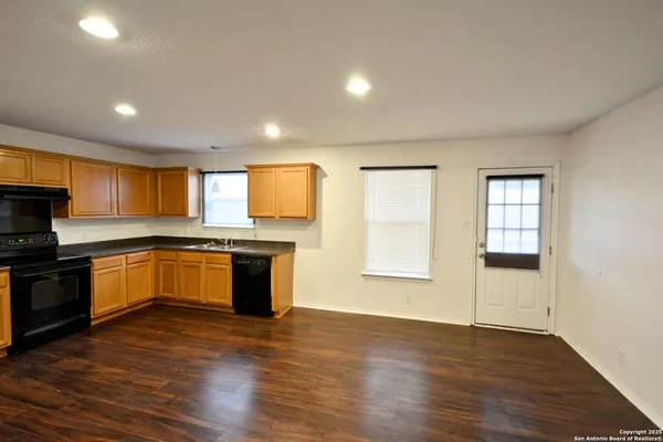 $1,800 | 419 Aaron Lane, New Braunfels, TX 78130