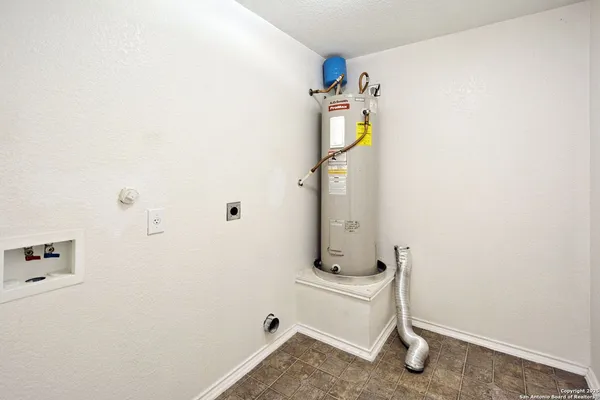 $1,800 | 419 Aaron Lane, New Braunfels, TX 78130
